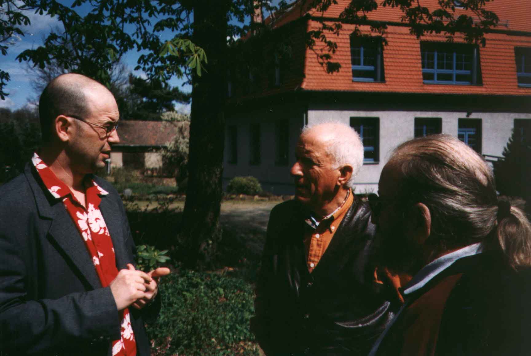 Werner Held, Prof. Dr. Joachim Hornung und Prof. Eli Lasch im Pausengespräch